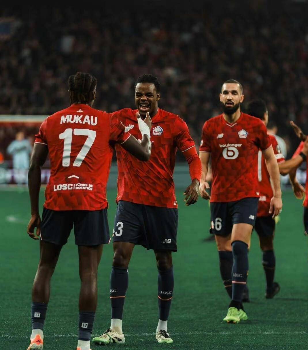 纽卡斯尔训练开放日,今晚队长鼓劲引欢呼,法甲在即,年轻球员得到机会的简单介绍 纽卡斯尔训练开放日,今晚队长鼓劲引欢呼,法甲在即,年轻球员得到机会的简单介绍