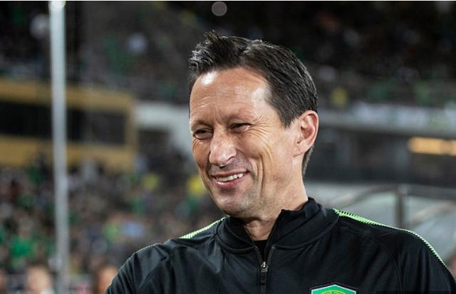 包含洛杉矶湖人转会期调整名单；志在亚冠名次提升；悬念犹存；更衣室氛围转暖的词条